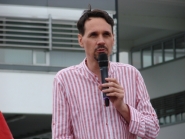 Martin Rutter als Organisator und Redner bei der Demo am 1.7.2023 gegen die ORF-Zwangsgebühr